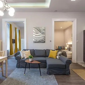Luxury Central Next To The Fashion Str. , בודפשט הונגריה