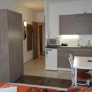 West , Budapeszt Węgry